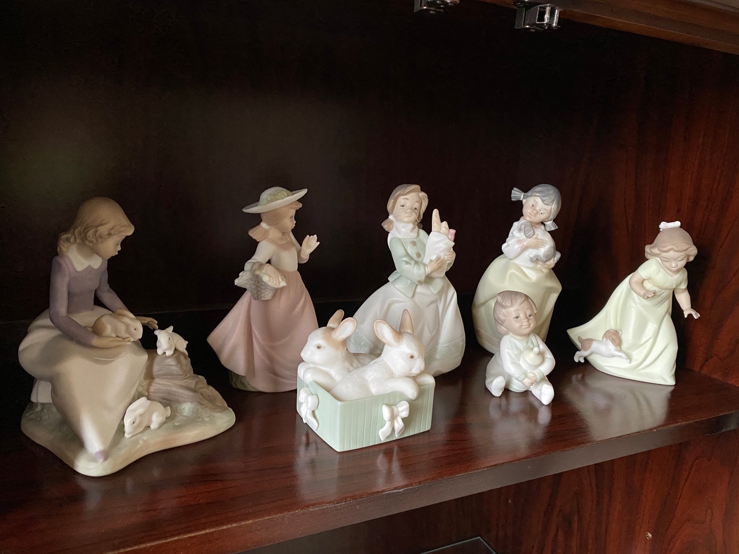 Image for Uniontown, PA -- Oriental style Furniture, Quality Bedroom suites, Curio cabinets, Sofas, Chairs, Dining Room suite, Tables, Lamps, Patio Furniture. Framed Artwork, Lladro, Household items