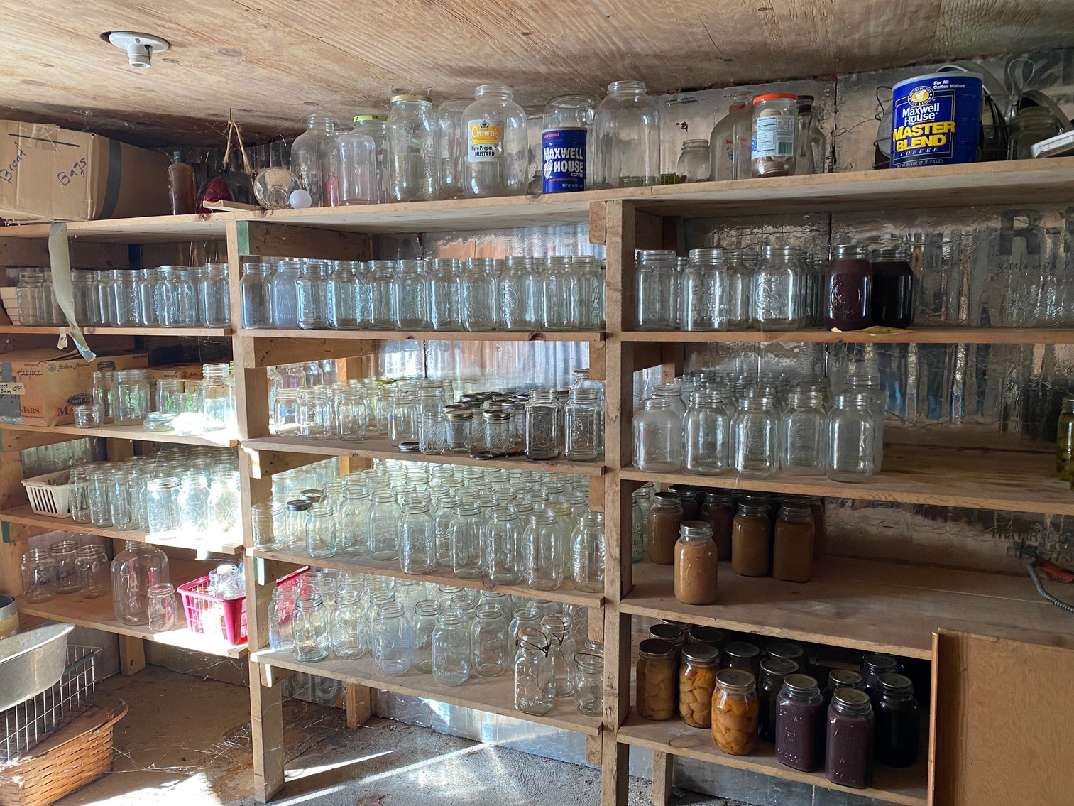 Image for Horner, WV -- 400 Lot online Only Auction: Complete Household, Guns, Antiques, Fine Furniture, Glassware, Household