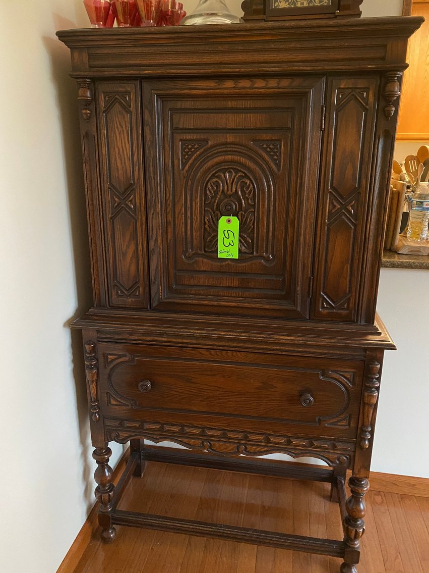 Image for Smithfield, PA - Quality Clock Collection, Furniture & Bedroom Sets, Antiques, Primitives, Vintage Barbie, Glassware, Toys, and Household Items