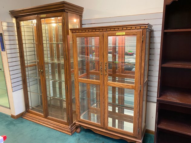 Image for Morgantown, WV – Final Online Auction for Sander’s Antiques: Showcases and Displays