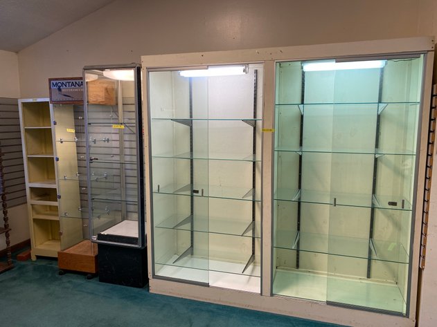 Image for Morgantown, WV – Final Online Auction for Sander’s Antiques: Showcases and Displays