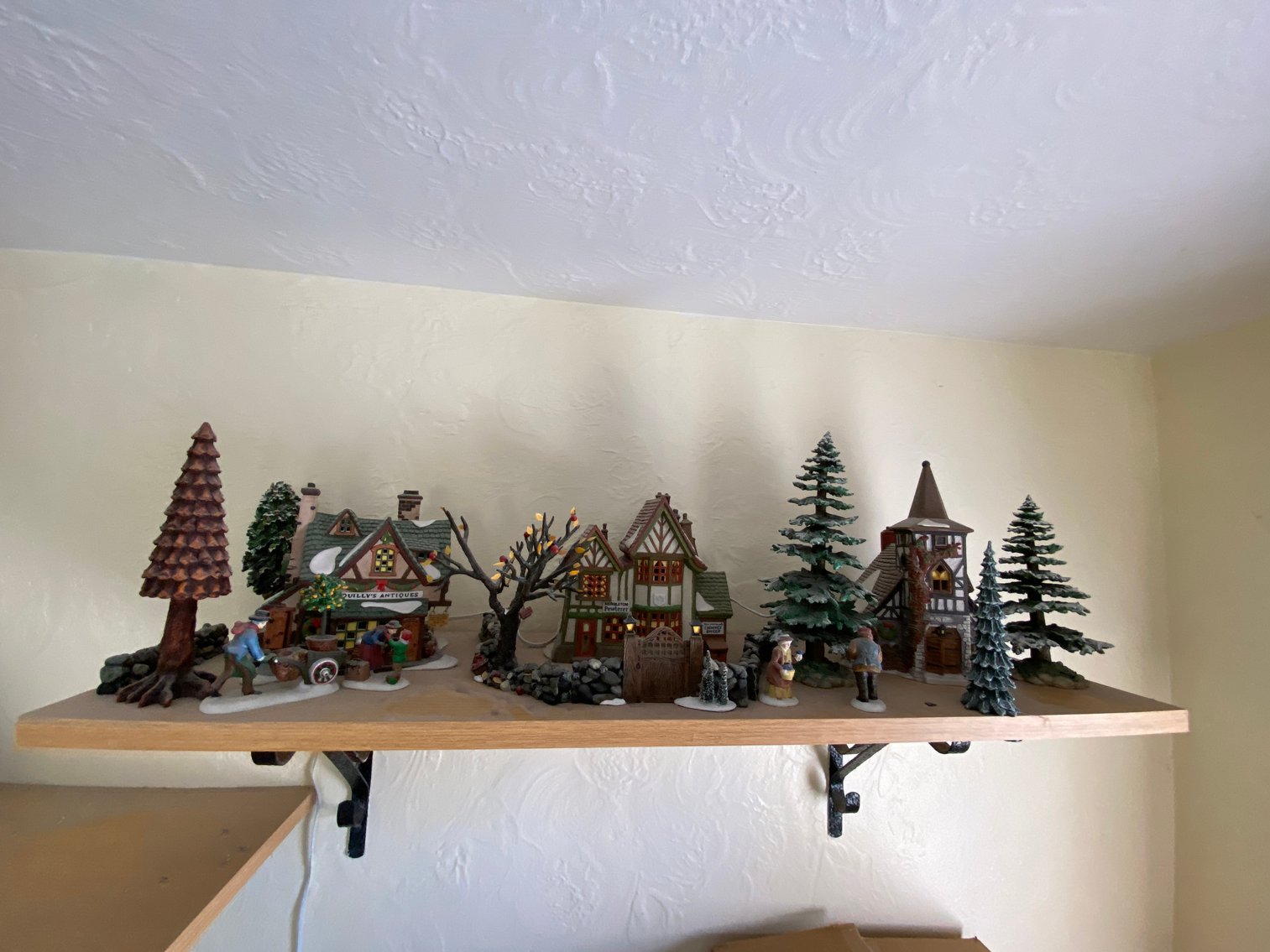 Image for Pittsburgh, PA – Christmas Decor, Dickens & Heritage Villages, Lawn & Garden Items, Designer Purses and Much More!