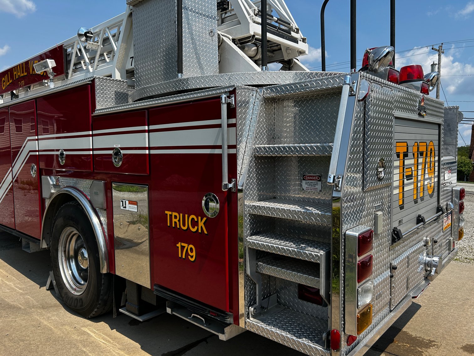 Image for Jefferson Hills, PA –2003 Ferrara Inferno Aerial Fire Truck