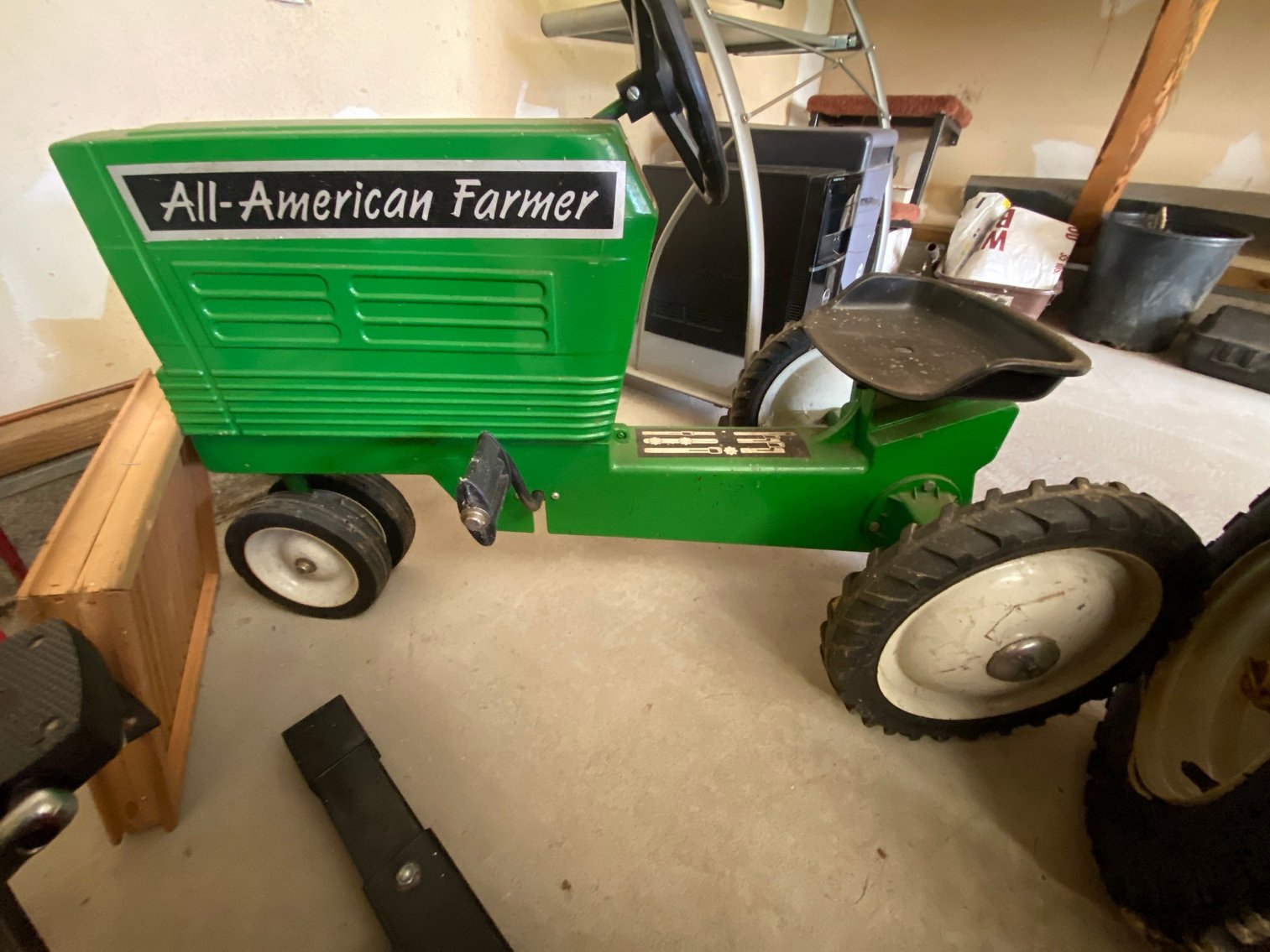 Image for Uniontown, PA – Online Moving Auction: Pedal Tractor, Lawn and Garden Equipment, Arcade Bowling Set, Home Furnishings, and More!