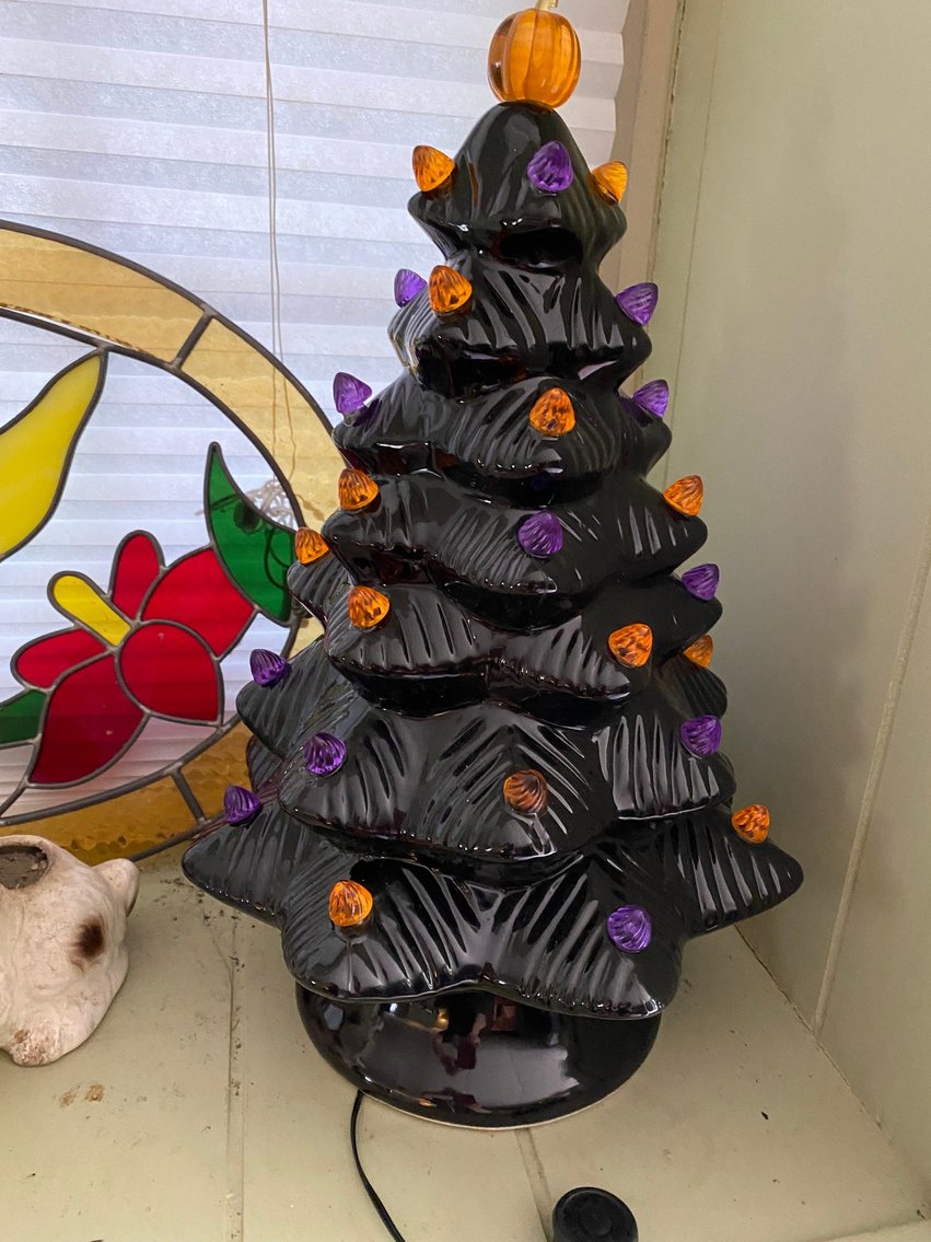 Image for Uniontown, PA – Estate of Judith Vrabel: Collectibles, Glassware, NEW GE Profile Washer/Dryer, Furniture, and More