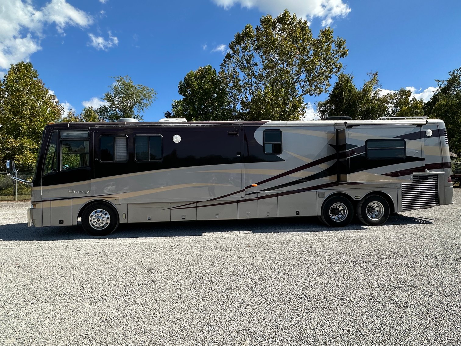 Image for St. Albans, WV-- 2003 Newmark Essex-M-4373 Kensington RV