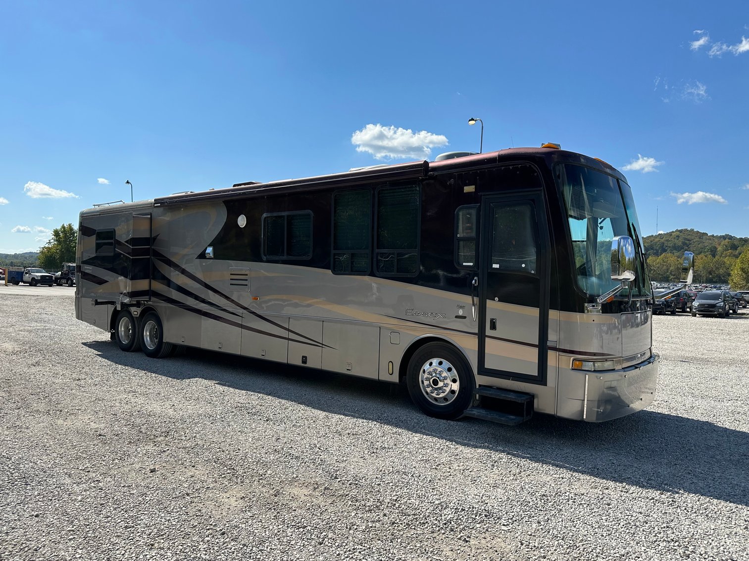 Image for St. Albans, WV-- 2003 Newmark Essex-M-4373 Kensington RV