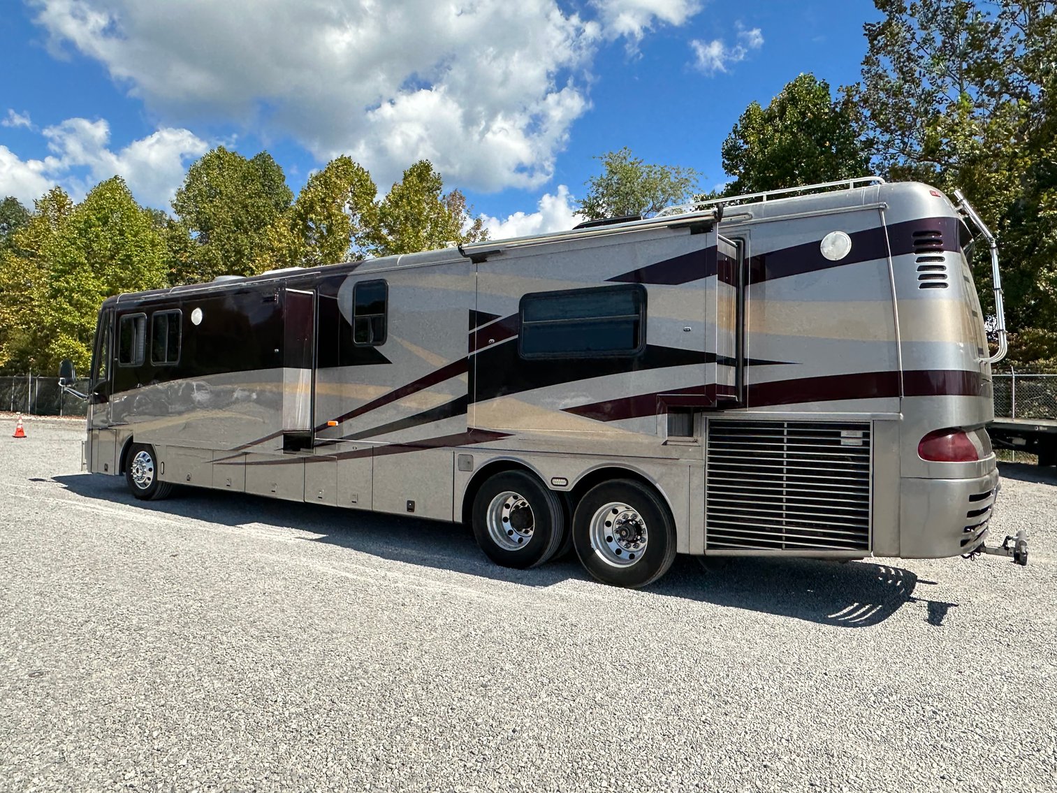 Image for St. Albans, WV-- 2003 Newmark Essex-M-4373 Kensington RV