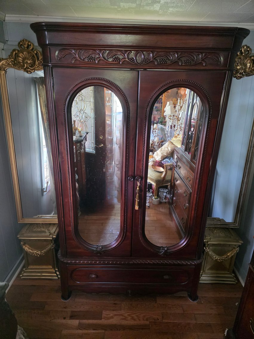 Image for Oak Hill, WV – Willard Lee Ball Estate: Online Only Auction 1st in a series of Fine Glassware and Collectibles