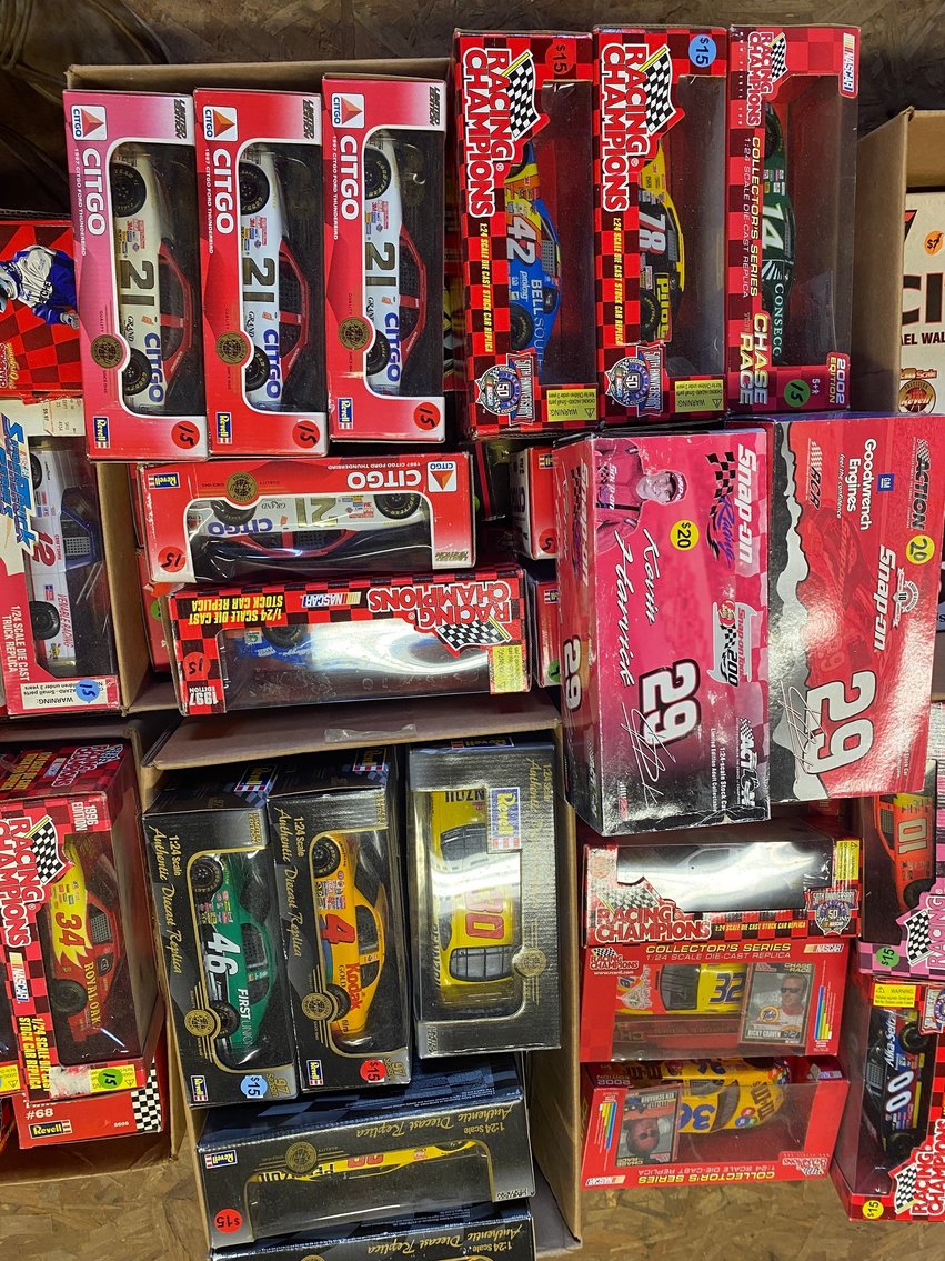 Image for Farmington, PA – Over 700 Lots! Construction Supplies, Restaurant Equipment, Sports Collectibles, Household Items