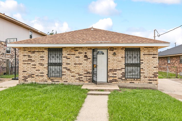 Image for SOLD! $186,450 - Kenner Double-Needs Rehab