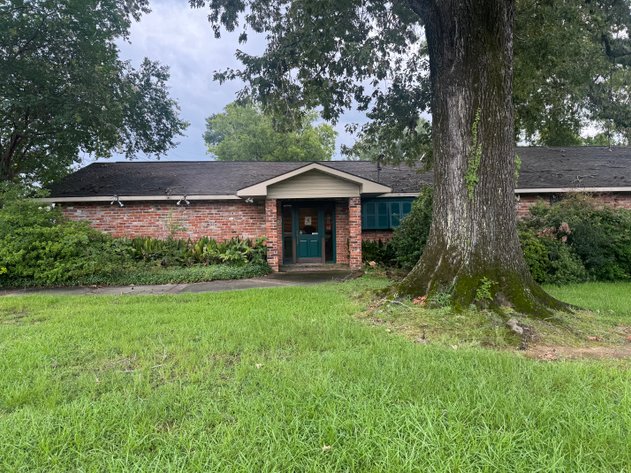 Image for Retirement Auction-Former Veterinary Clinic and Adjacent Home