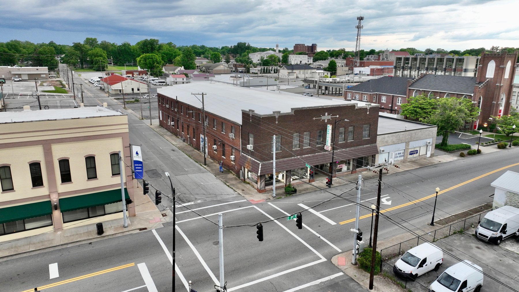 Image for 323 E. 9th St. AUCTION