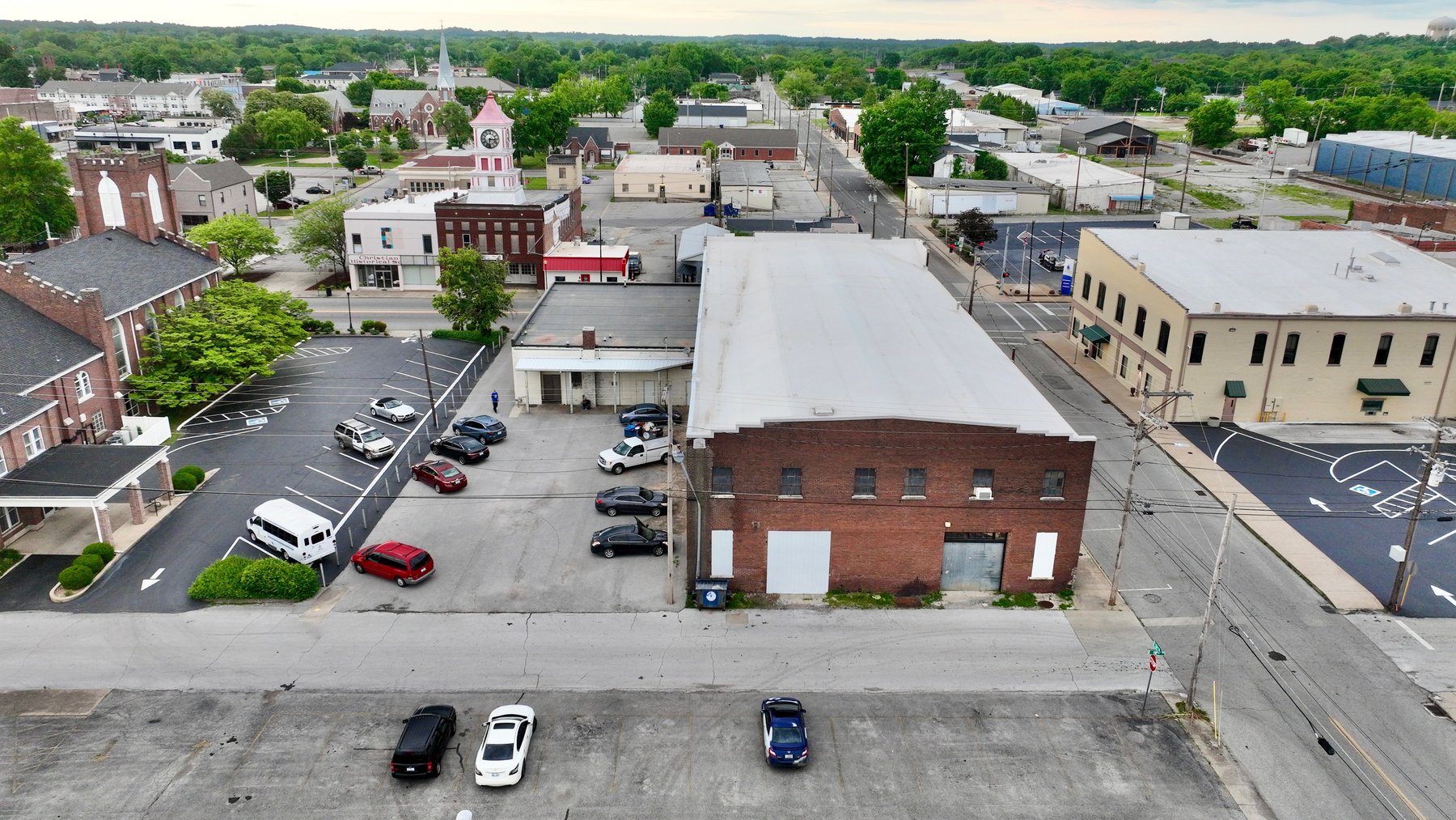 Image for 323 E. 9th St. AUCTION