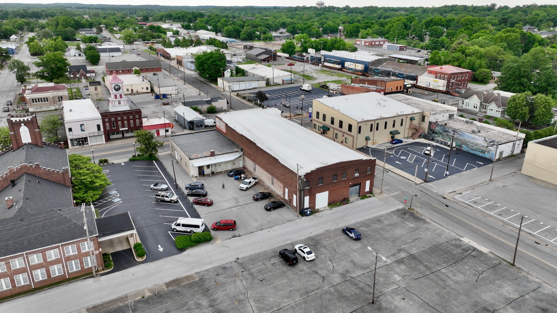 Image for 323 E. 9th St. AUCTION