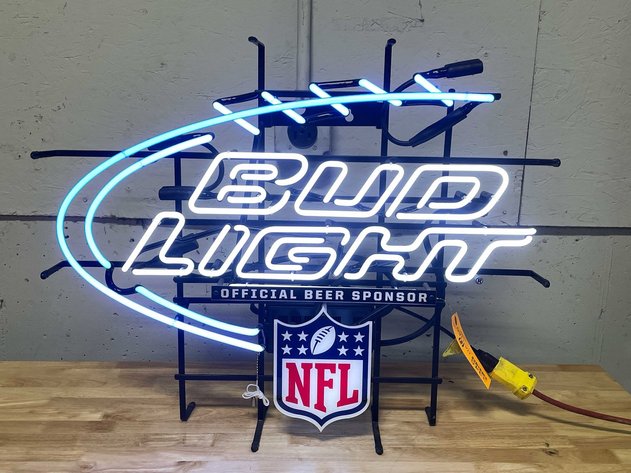 Image for 4 of 5 March 2026 Neon Lighted Beer Signs, Antiques, Collectibles, Tools & More - Neenah, WI