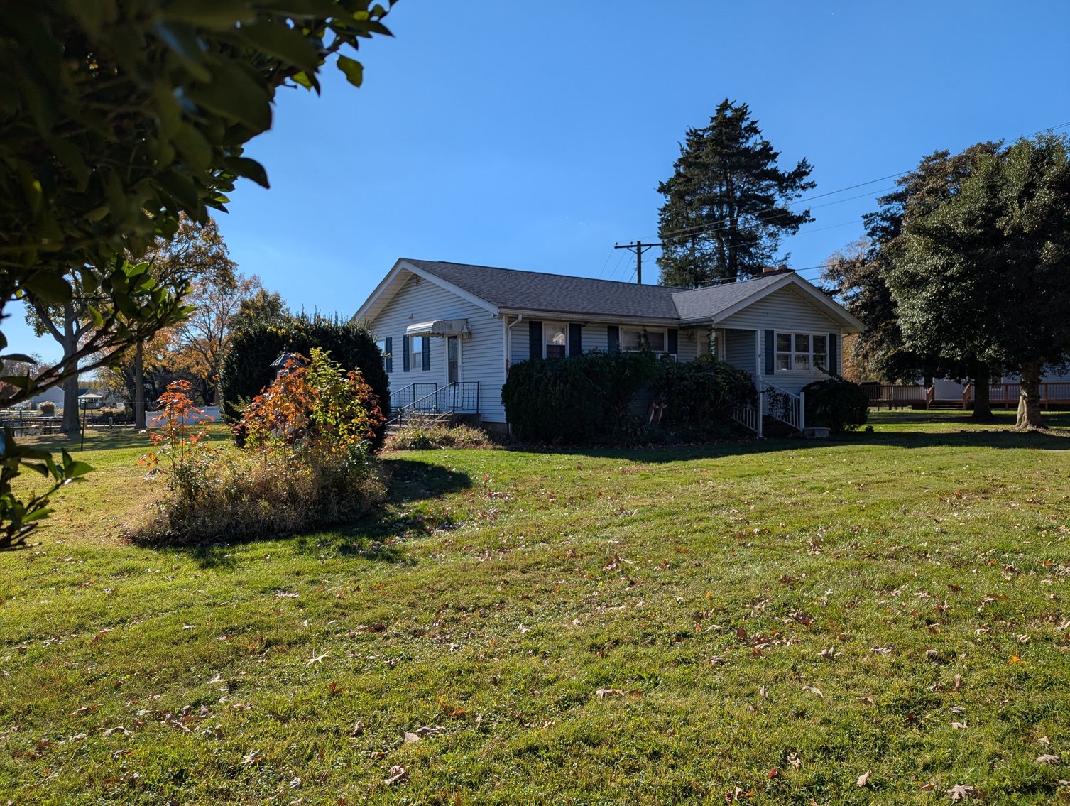 Image for 3 ADJOINING WATERFRONT PARCELS ~ 3BR HOME/ 2 PIERS/ 1.59 +/- TOTAL ACRES/ FISHING GEAR, COLLECTIBLES, HOUSEHOLD ITEMS, & TOOLS