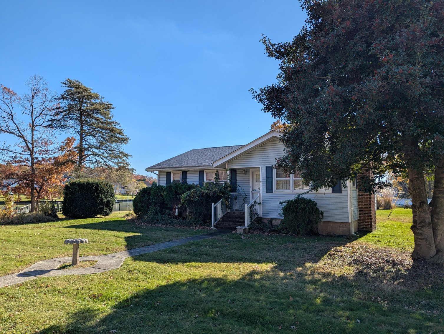 Image for 3 ADJOINING WATERFRONT PARCELS ~ 3BR HOME/ 2 PIERS/ 1.59 +/- TOTAL ACRES/ FISHING GEAR, COLLECTIBLES, HOUSEHOLD ITEMS, & TOOLS