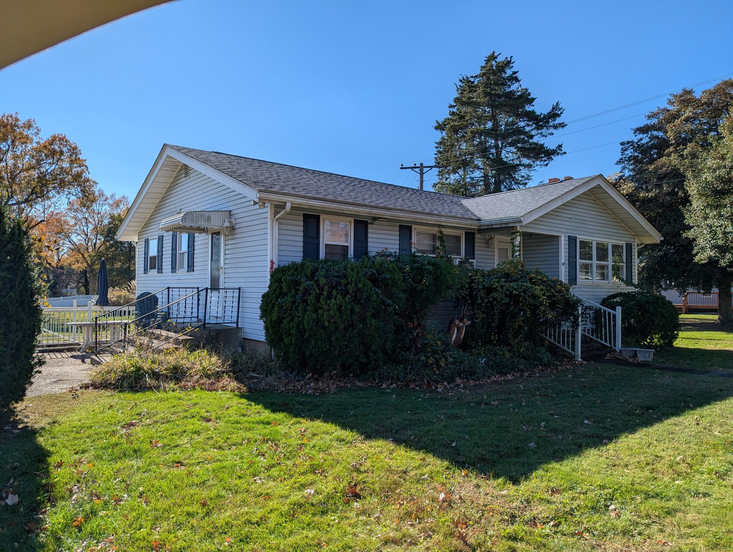 Image for 3 ADJOINING WATERFRONT PARCELS ~ 3BR HOME/ 2 PIERS/ 1.59 +/- TOTAL ACRES/ FISHING GEAR, COLLECTIBLES, HOUSEHOLD ITEMS, & TOOLS