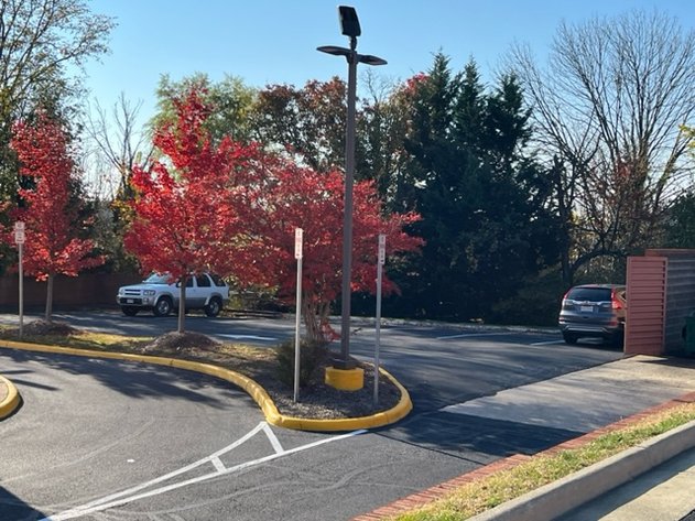 Image for Bank Ordered Foreclosure - Loudoun Co. - Income Producing Bank Branch Office - Leased w Long Term Tenant -  341 E. Market St Leesburg VA 20176