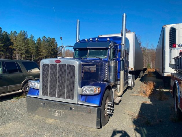 Image for Bankruptcy Court Ordered: 2022 Peterbilt 389 Sleeper Cab Road Tractor