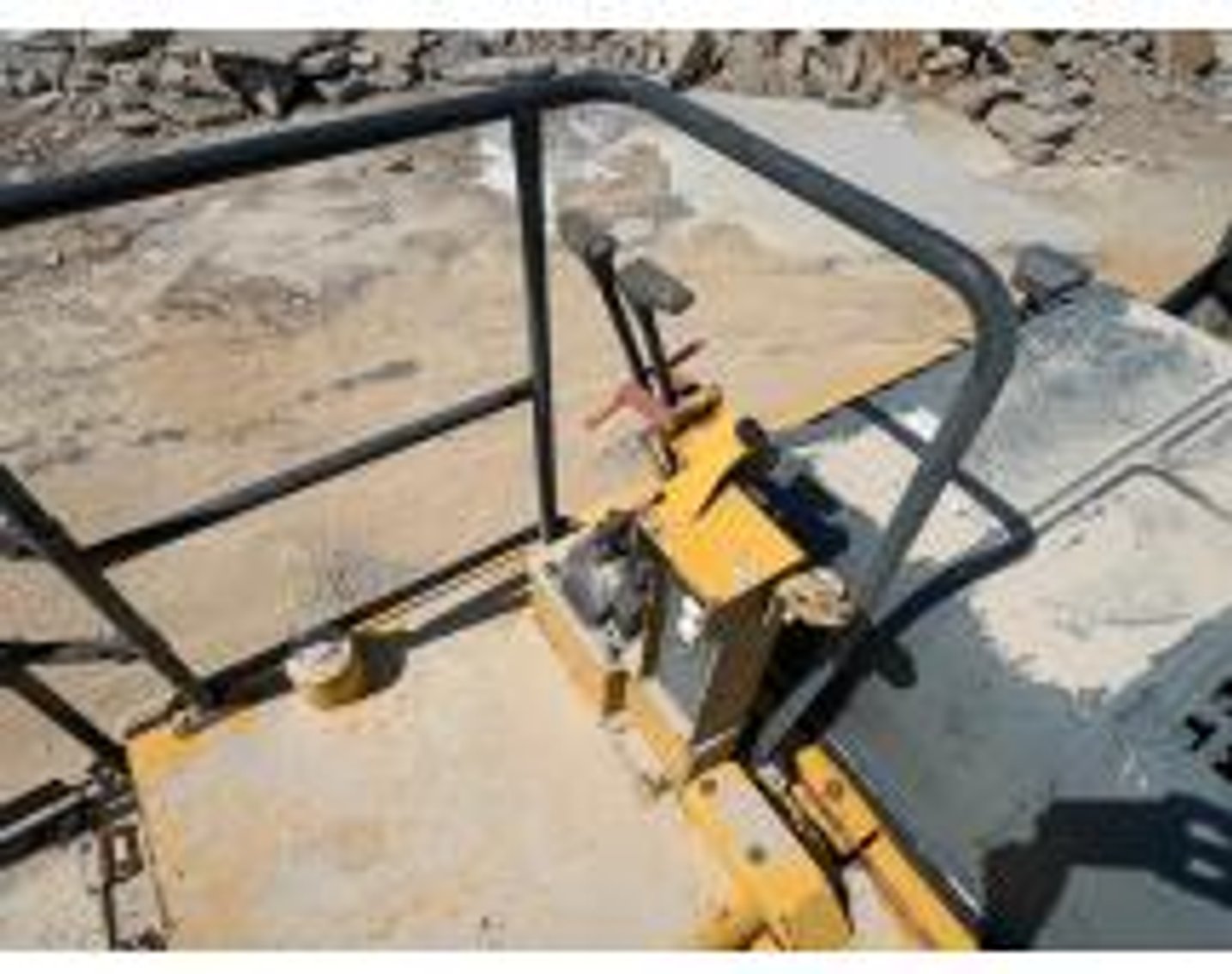 Image for Heavy Equipment Auction - 2006 Komatsu BR480RG Mobile Jaw Crusher