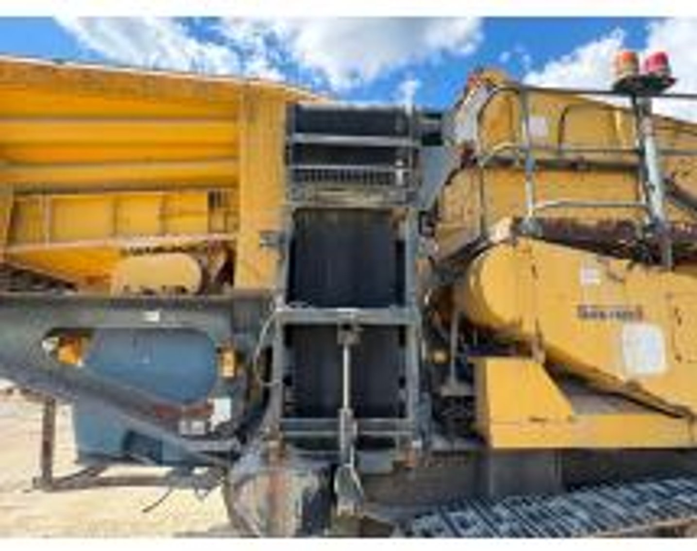 Image for Heavy Equipment Auction - 2006 Komatsu BR480RG Mobile Jaw Crusher