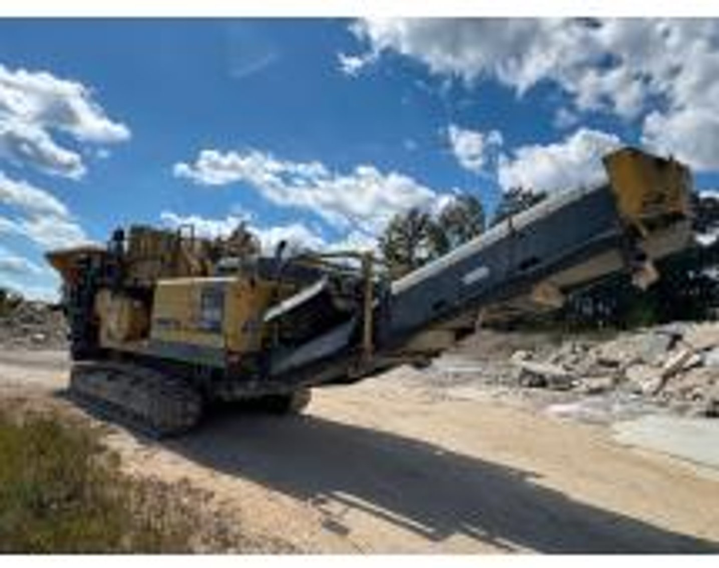 Image for Heavy Equipment Auction - 2006 Komatsu BR480RG Mobile Jaw Crusher