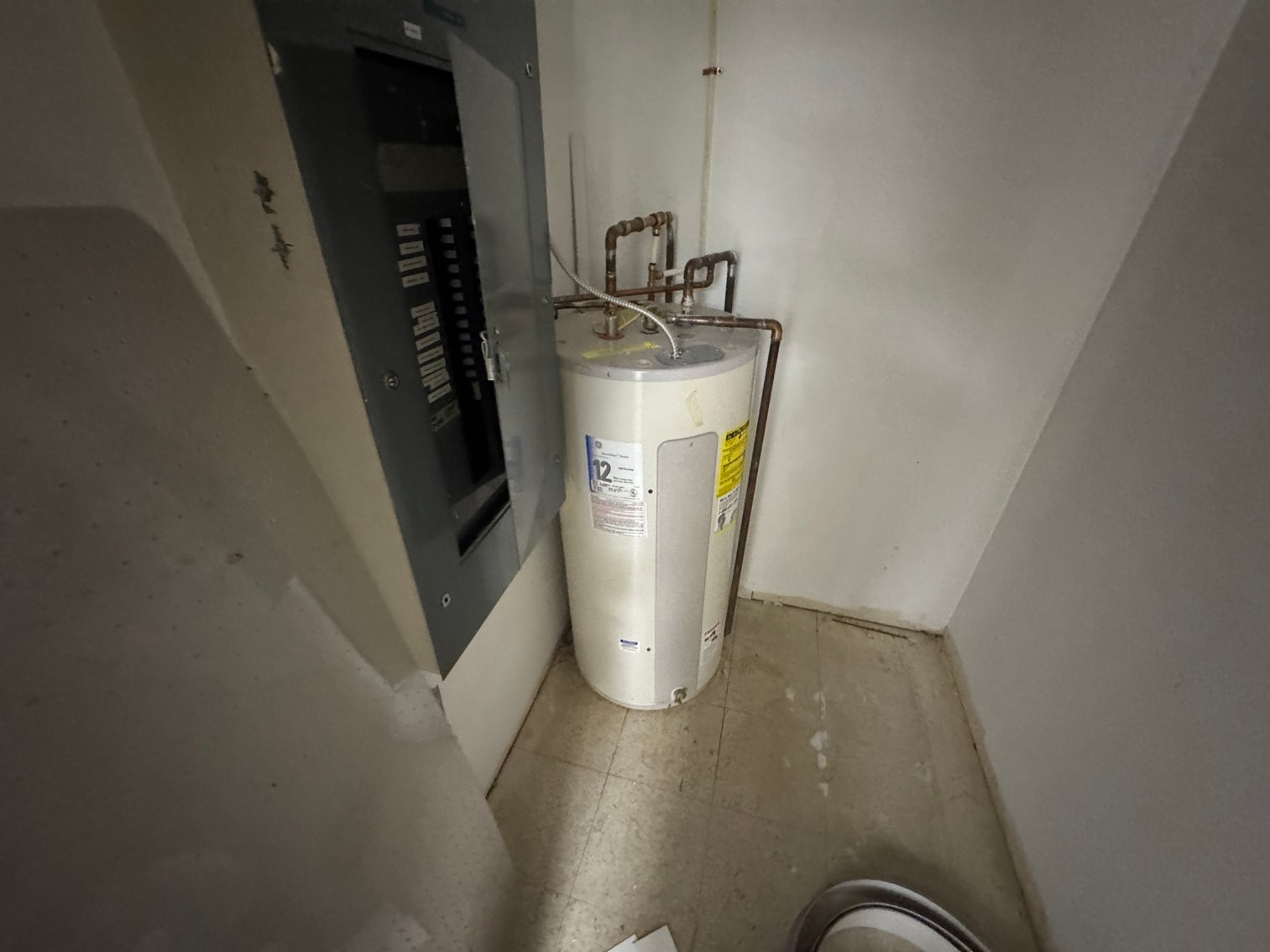 Image for Trustee Ordered Foreclosure Sale – Multi-Tenant Commercial Building – Income Producing – 1712 Clubhouse Rd, Reston, VA – Live & Online Auction