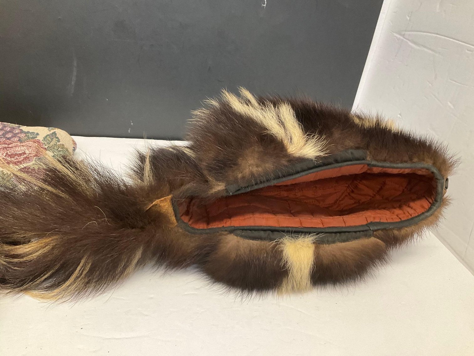 Image for Furniture, collectibles, household-Main back