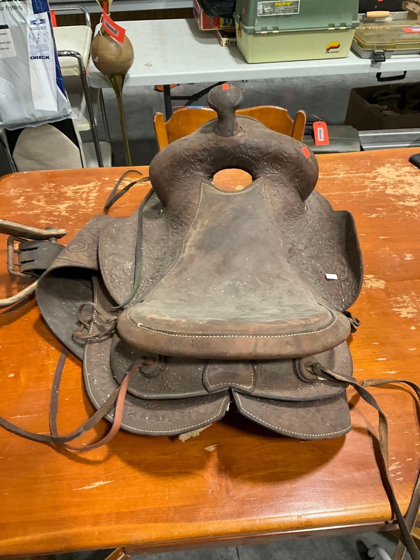 Image for Furniture, collectibles, household-New Building North