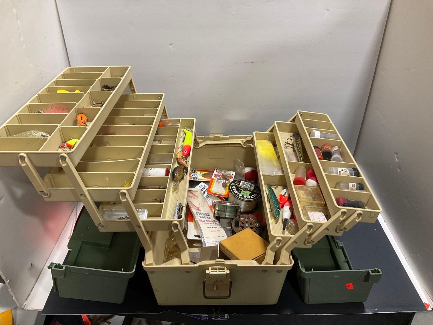 Image for Furniture, collectibles, household-New Building North