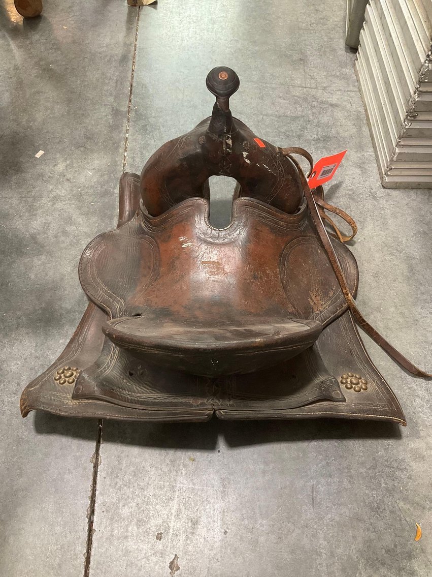 Image for Furniture, collectibles, household-New Building North