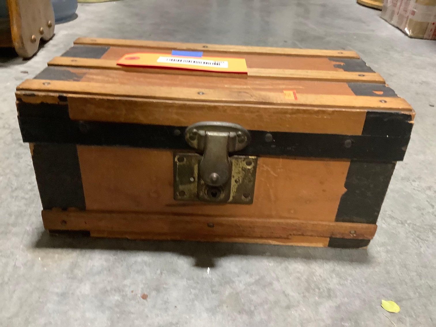 Image for Furniture, collectibles, household-New Building North