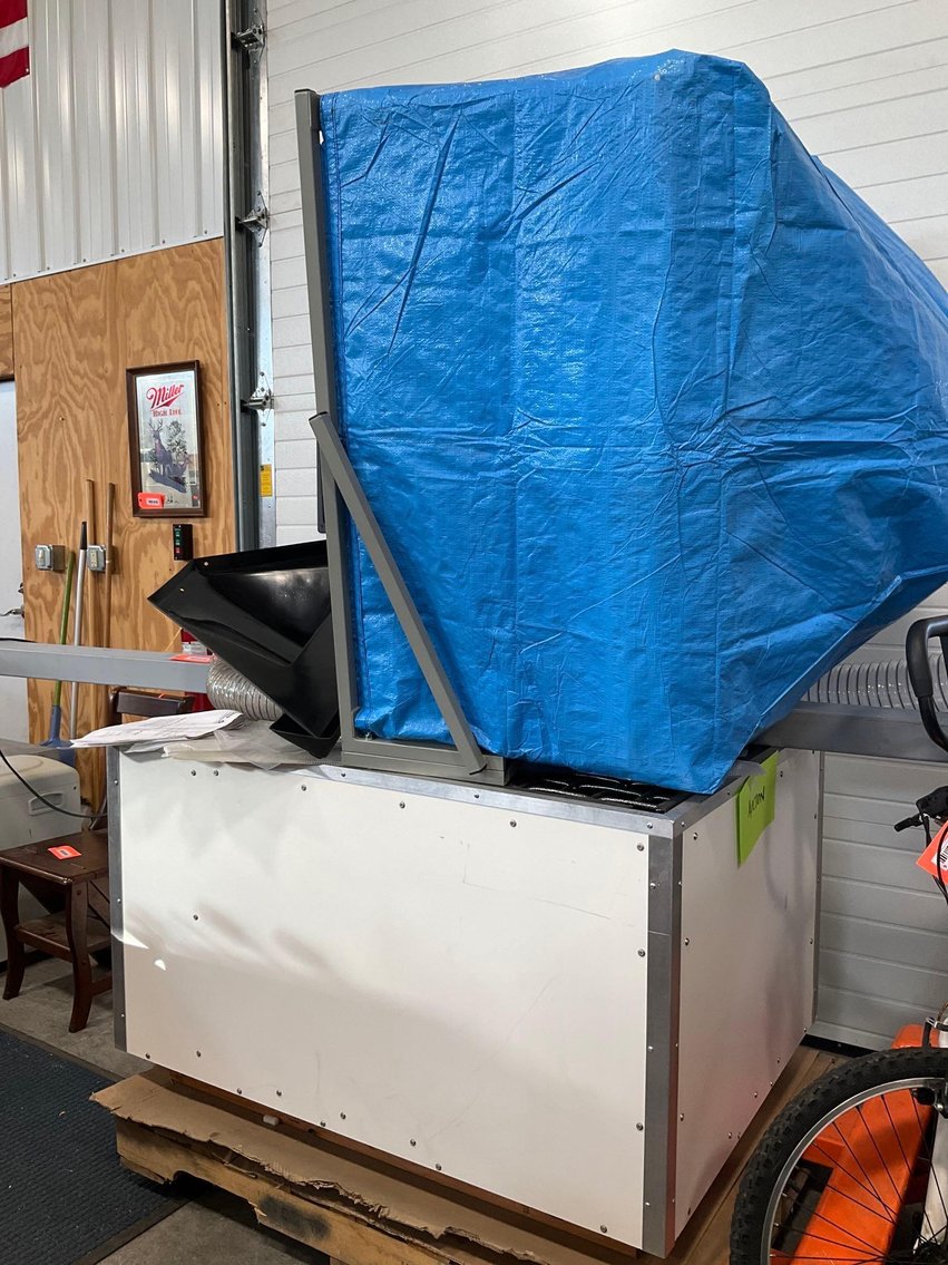 Image for Furniture, collectibles, household-New Building North