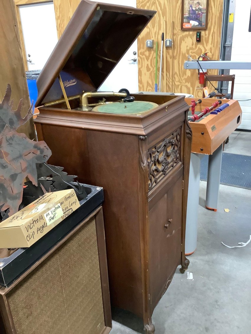 Image for Furniture, collectibles, household-New Building North