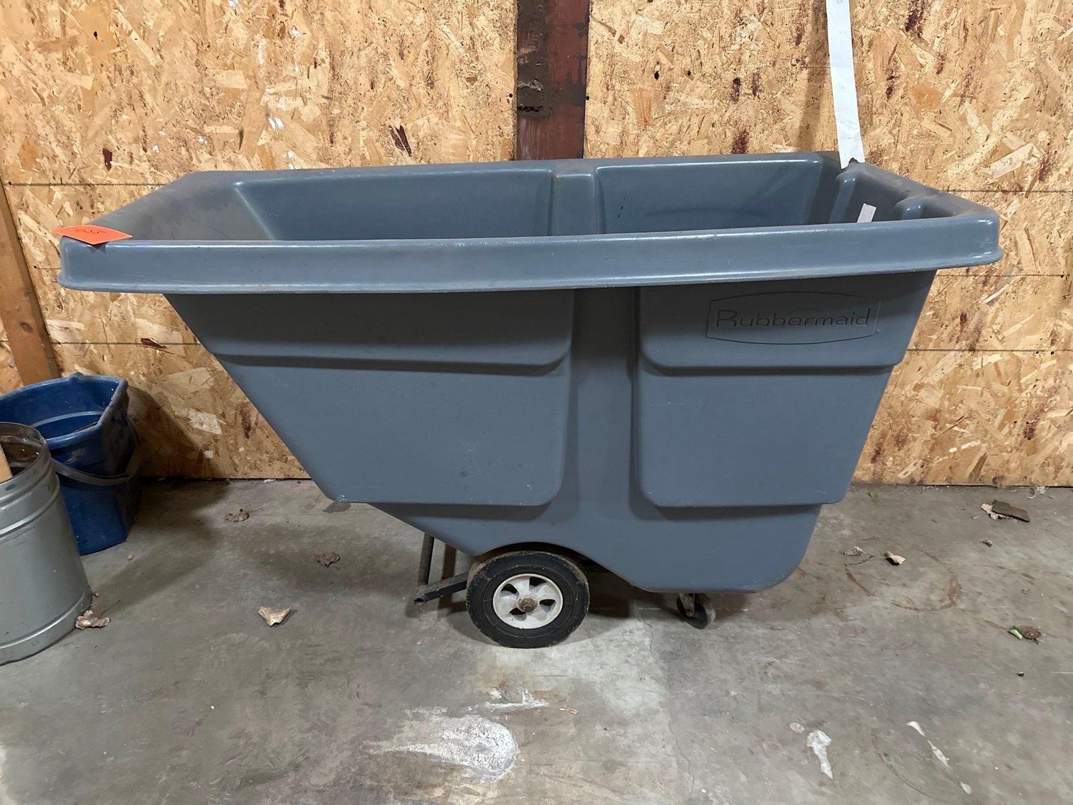 Image for Furniture, collectibles, household-New Building North