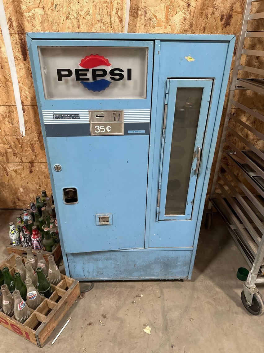 Image for Furniture, collectibles, household-New Building North