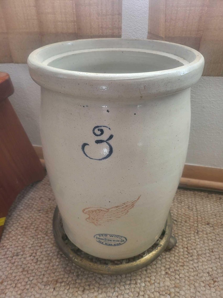 Image for Furniture, collectibles, household-Bond St Neenah