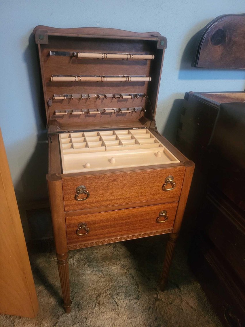 Image for Furniture, collectibles, household-Bond St Neenah