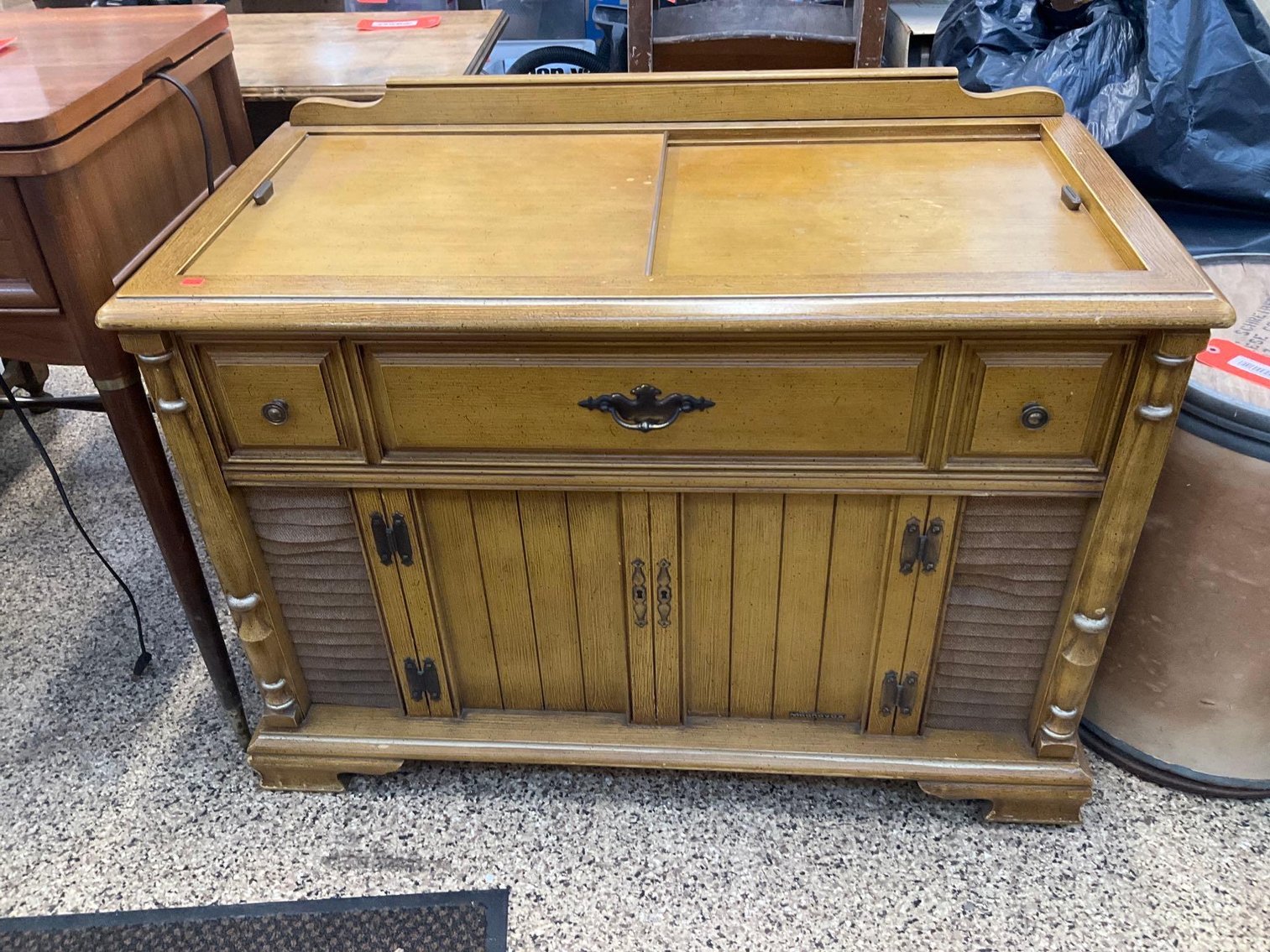 Image for Furniture, collectibles, household-Main back