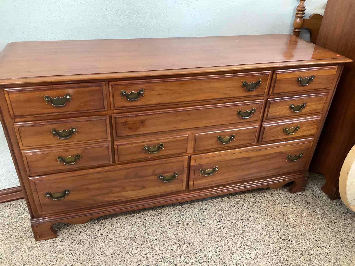 Image for Furniture, collectibles, household-Main back