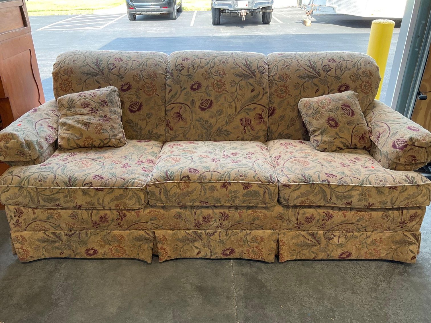 Image for Corvette, Furniture, collectibles, household-New south