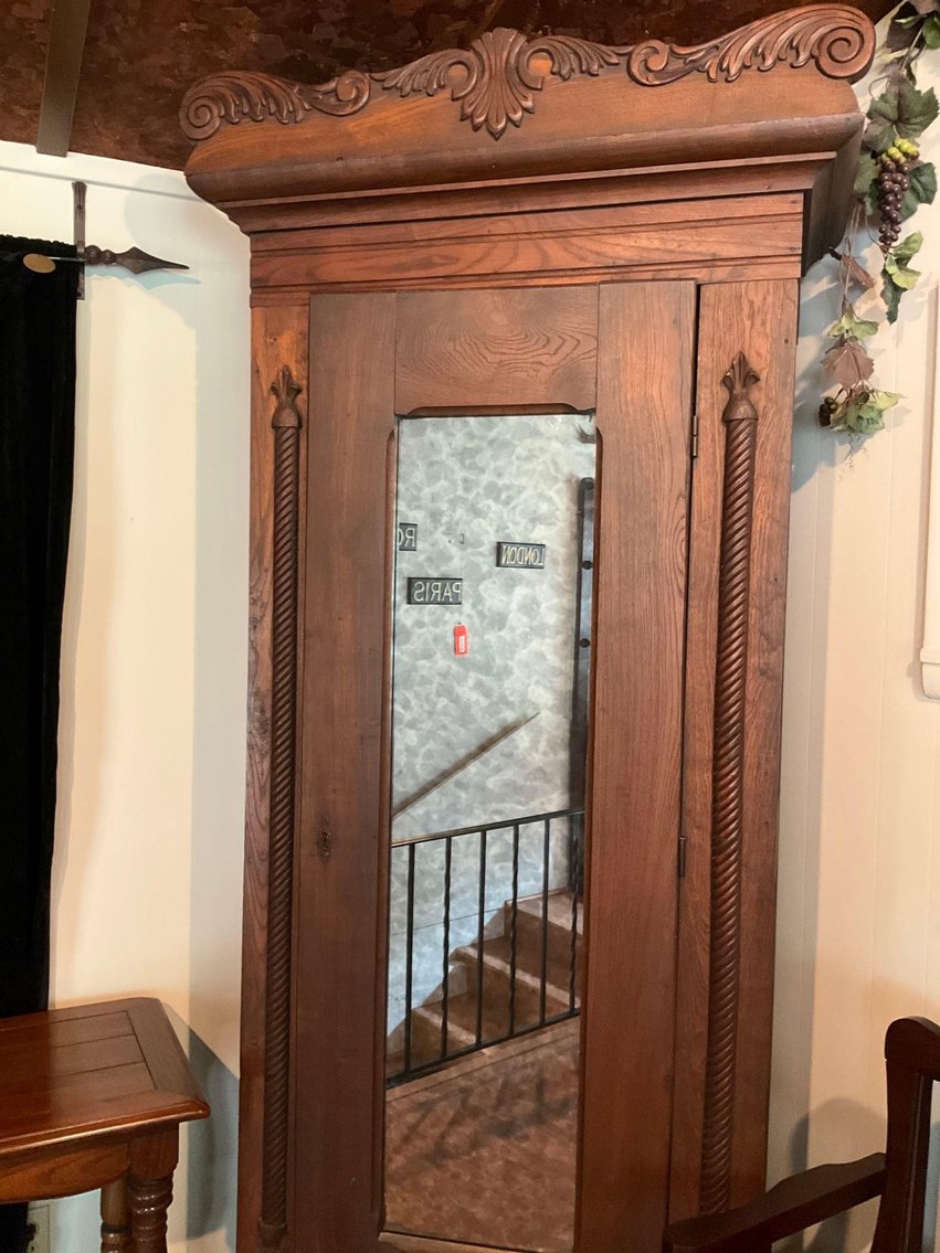 Image for Furniture, collectibles, household-Oconto