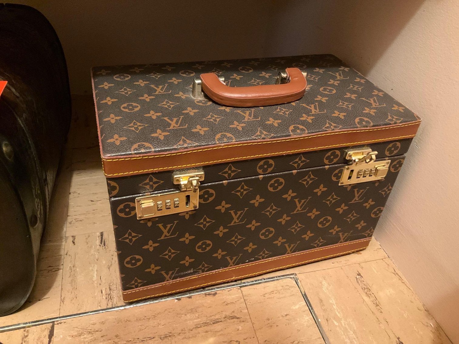 Image for Furniture, collectibles, household-Oconto