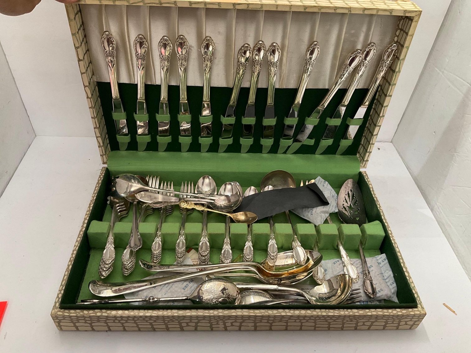 Image for Furniture, collectibles, household-Main front