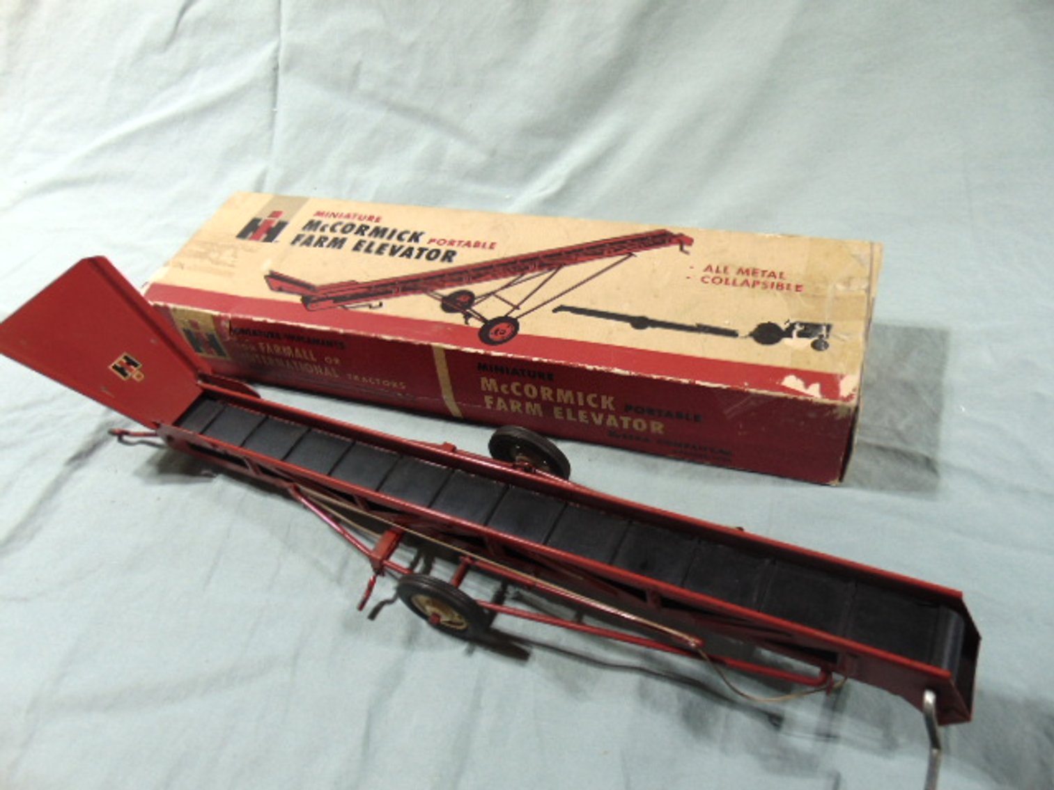 Image for Dyersville Spring Auction Extravaganza