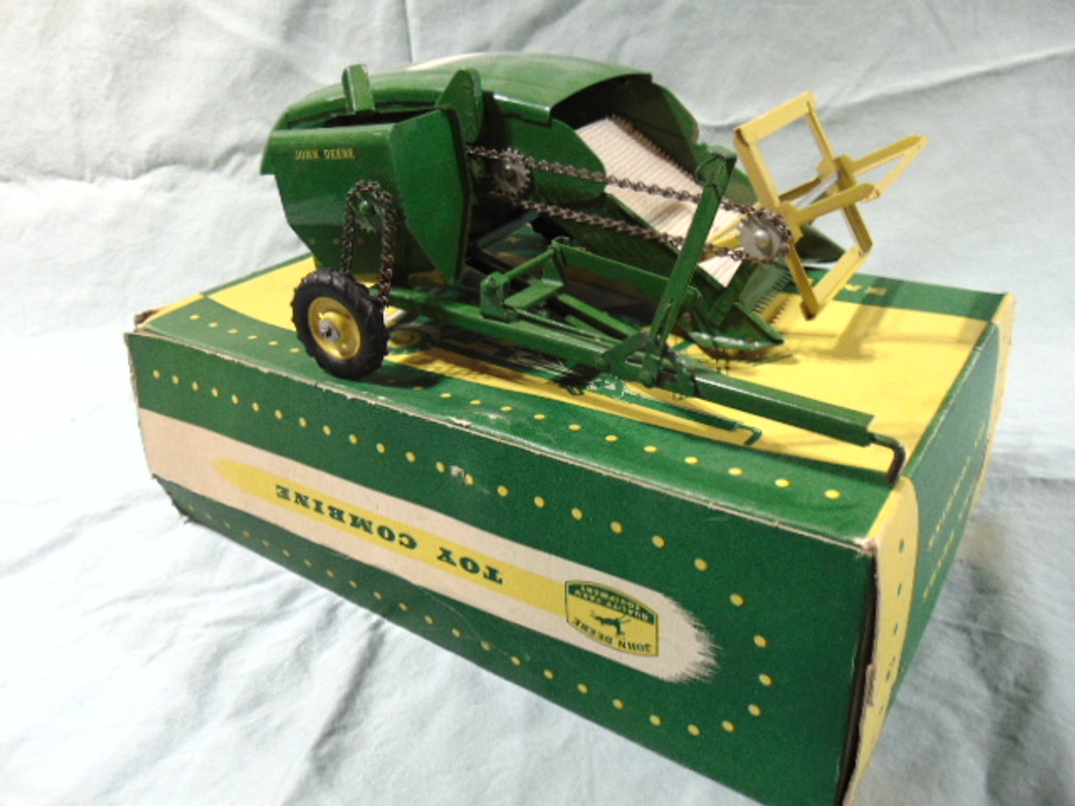 Image for Dyersville Spring Auction Extravaganza