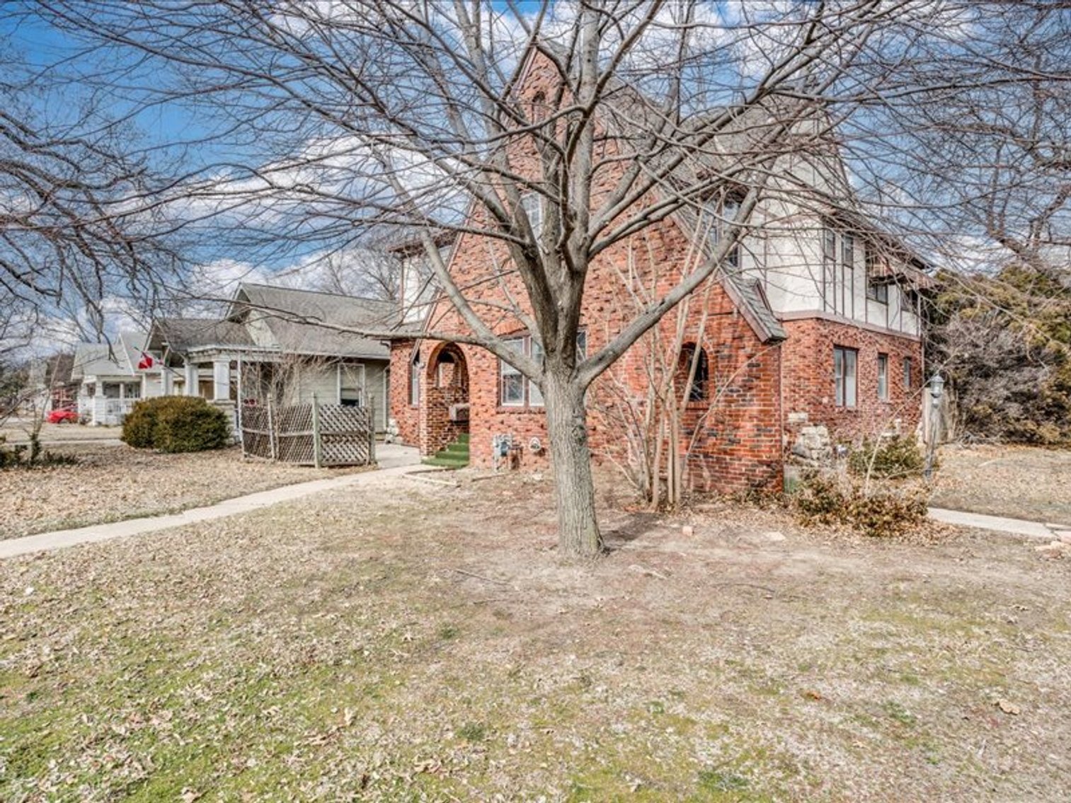 Image for 501 N Crestway (4326 E Central Ave)