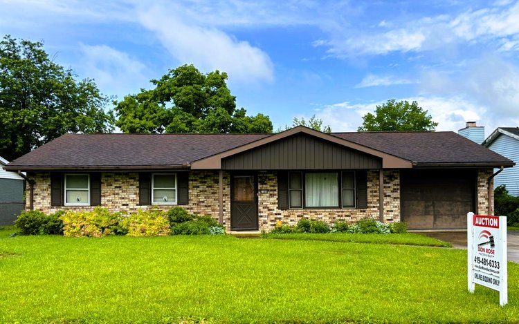 2100 Candlewick Dr, Findlay, OH  45840